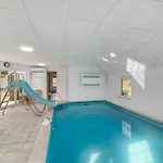 בית נופש 14-person Pool House With Plenty Of Activity Options - 1031